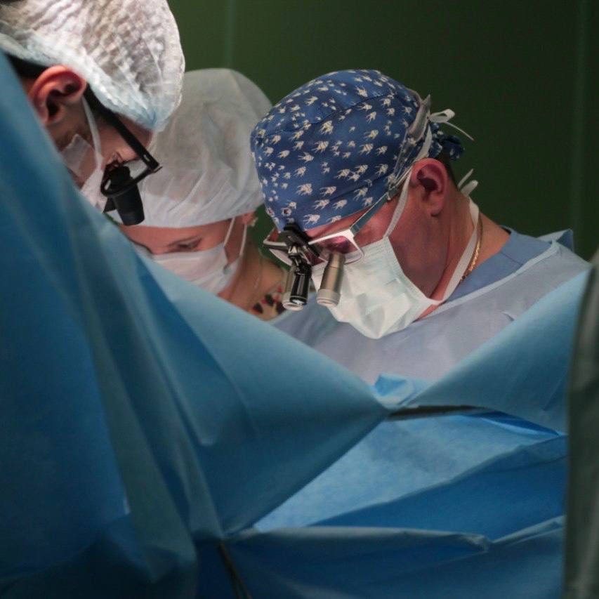 В ФГБОУ ВО «Санкт-Петербургский государственный педиатрический медицинский университет Минздрава России Перинатальный центр» поступила новорожденная. Девочка родилась в одном из роддомов Санкт-Петербурга, вскоре после выписки у неё начались проблемы: сохранялся высокий уровень билирубина, ребёнок плохо набирал вес.