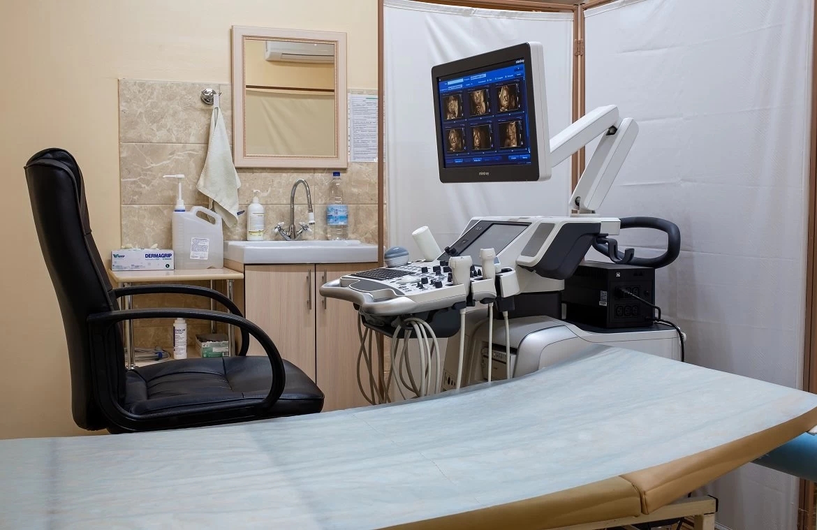 На Урале будут судить родственницу пациента, избившую врача за отказ принять мужа без очереди и без записи