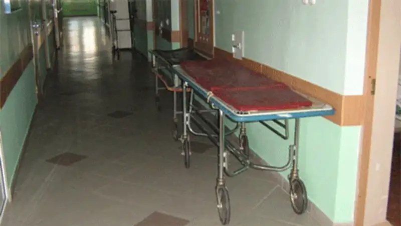 Возбуждено уголовное дело после падения пациента с больничной каталки