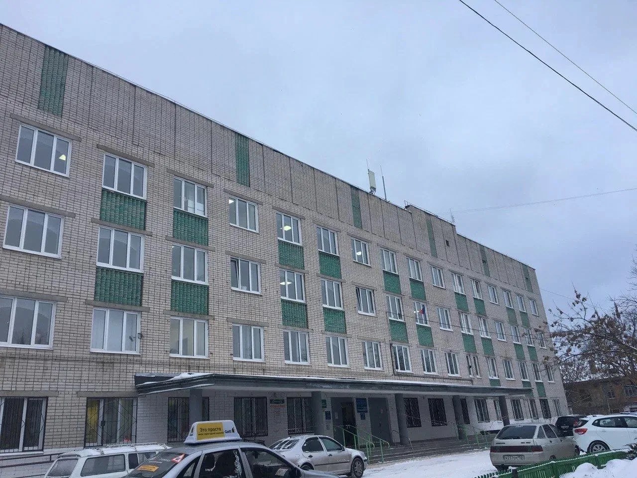 Еще в одной поликлинике врачей обязали принимать пациентов до ночи