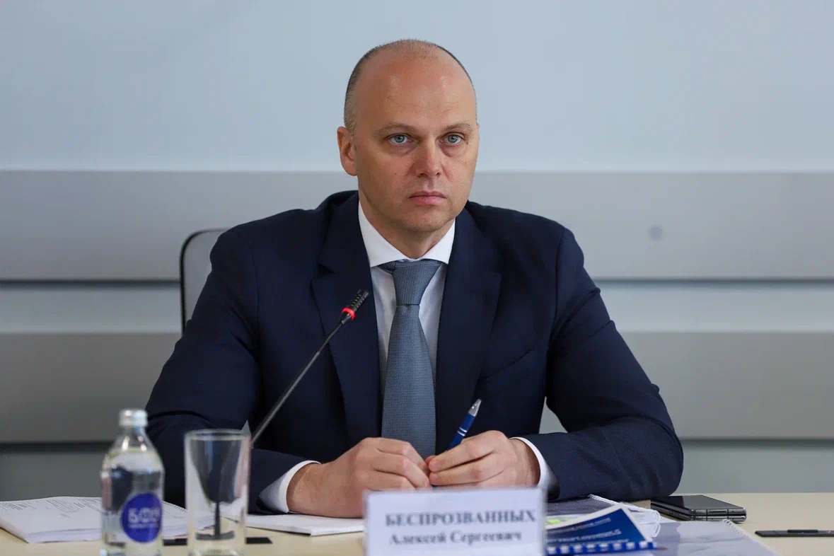 Губернатор потребовал «где-то найти» недостающих врачей с помощью «каких-то кардинальных мер»