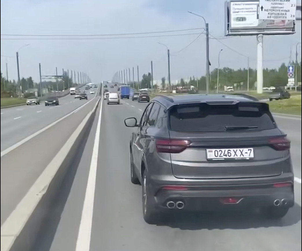Водитель, не пропускавший реанимобиль в Петербурге, отделался административным протоколом