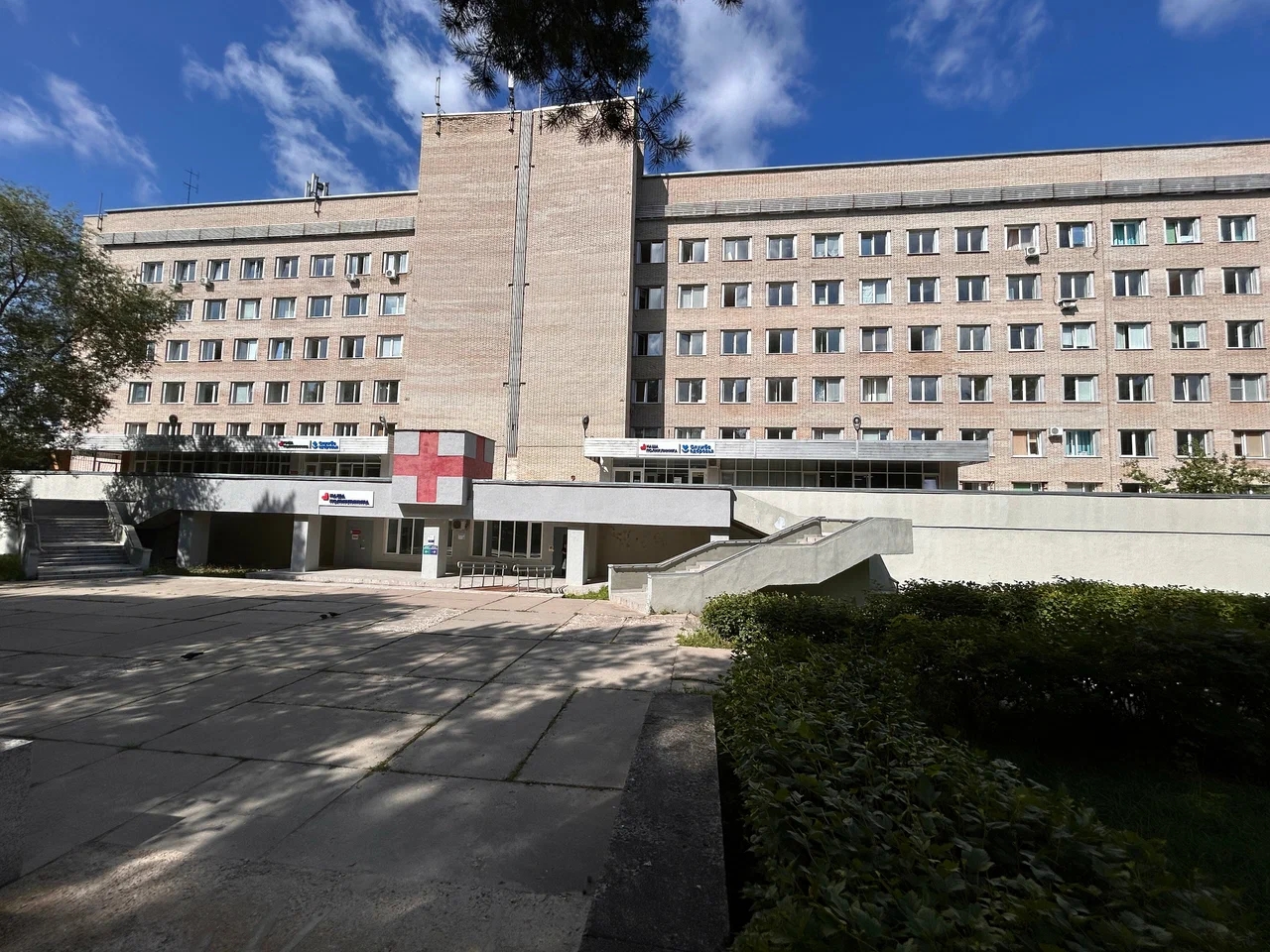Главврач получил миллион рублей и ремонт в доме за контракт на восстановление двух корпусов больницы