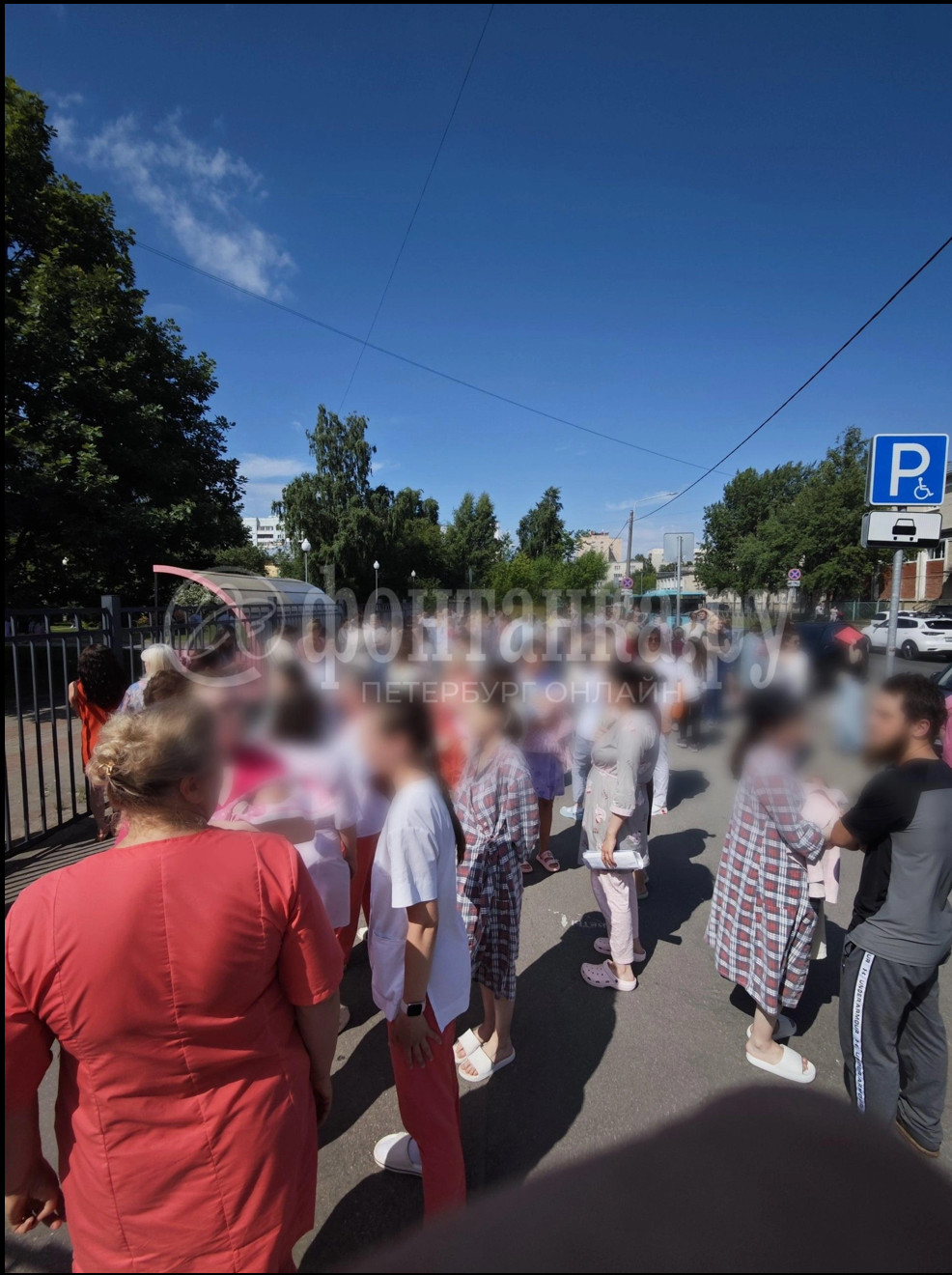 В Санкт-Петербурге 30 июня сразу в несколько медучреждений поступило сообщение о минировании зданий, передаёт «78. ru». Эвакуации происходили в роддоме № 10 в Красносельском районе, поликлинике № 87 в Невском районе и в Николаевской больнице в Петергофе. Объявление об эвакуации было три раза произведено по системе внутренней связи, дальнейшая эвакуация происходила согласно внутренним регламентам персонала, сообщили «Фонтанке» очевидцы.