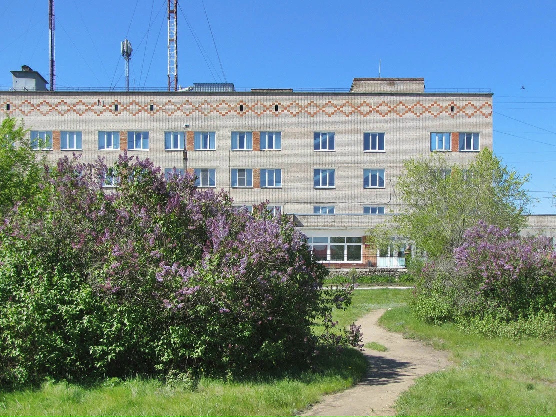 Главврача троицкого роддома оштрафовали на пять тысяч за посуду со сколами, ножи без маркировки и тараканов