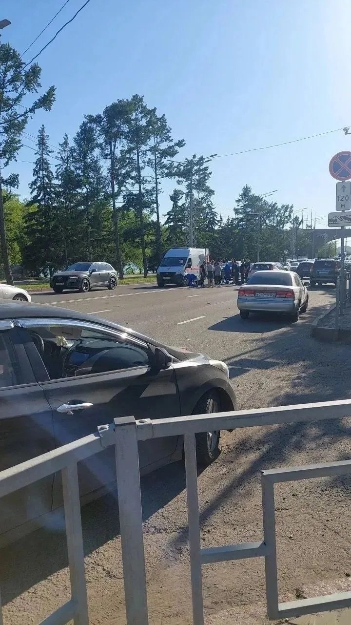Случайно оказавшиеся на месте аварии врачи спасли байкера