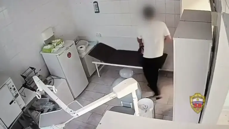 Стоп-кадр из видео к сообщению о краже инструмента из стоматологической клиники