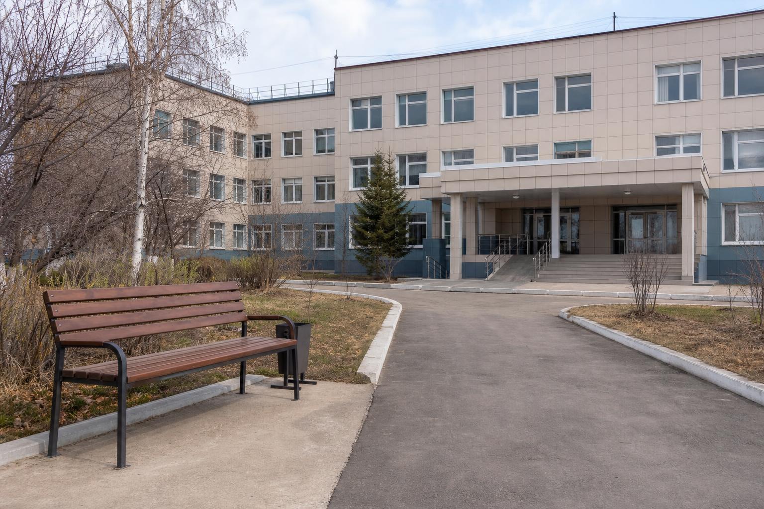 Вход в районную больницу. Иллюстрация к новости о судебном решении.