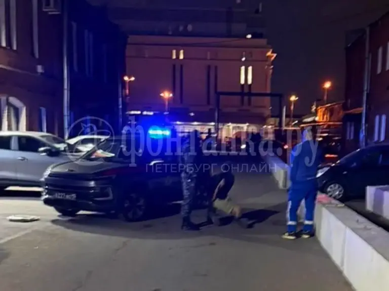 Автомобиль скорой помощи на месте вызова в Санкт-Петербурге