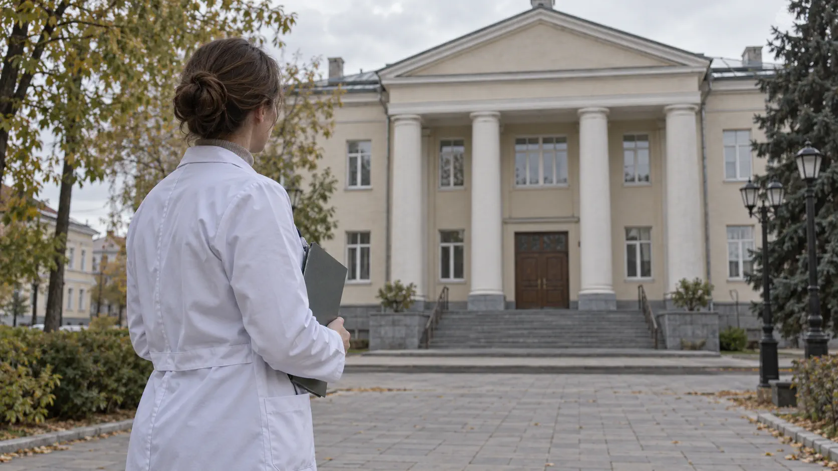 Иллюстрация к новости о судебном споре после оскорбления врача в Лабытнанги
